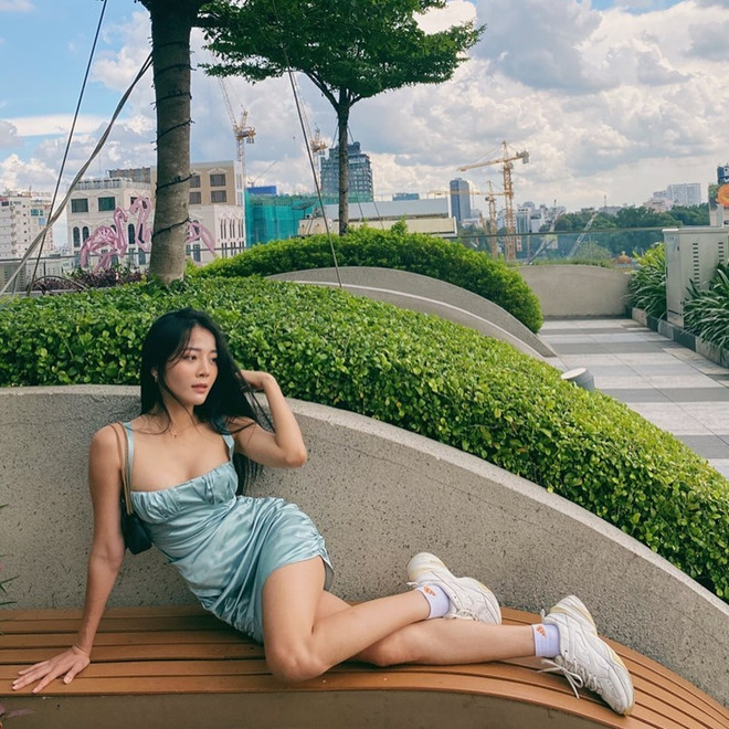 Thanh Hằng, Hà Hồ đọ street style nữ tính cùng dàn mỹ nhân Việt ảnh 17