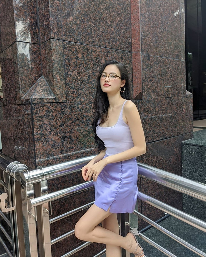 Thanh Hằng, Hà Hồ đọ street style nữ tính cùng dàn mỹ nhân Việt ảnh 16