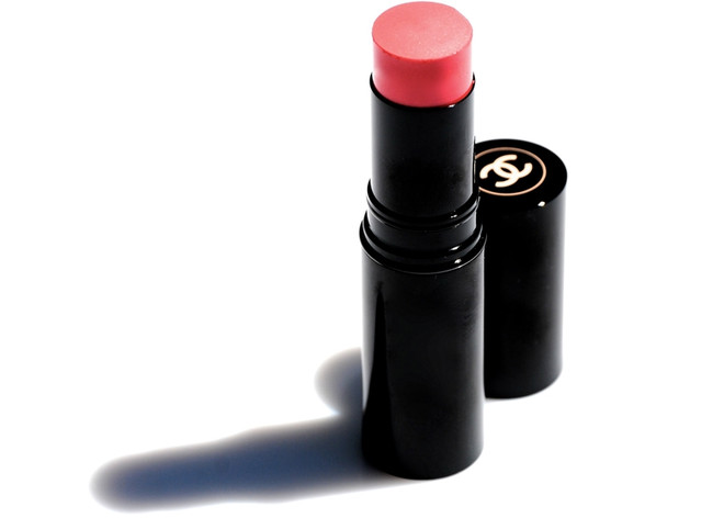 Phong cách minimalism với 3 xu hướng make up đang nổi trên TikTok ảnh 4