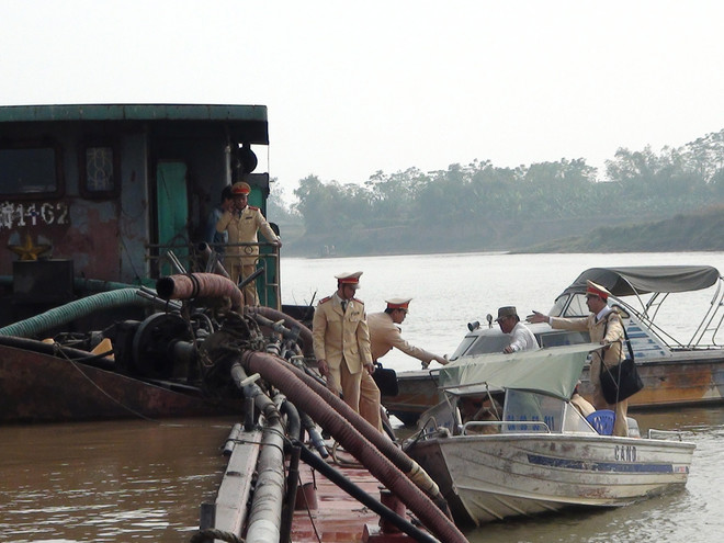 Bắc Ninh: Khởi tố vụ án hút cát trái phép trên sông Đuống ảnh 1