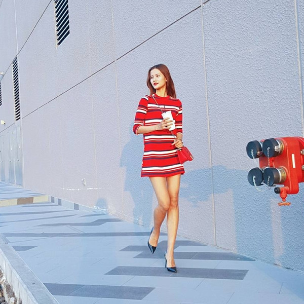 Mỹ nhân Việt biến hóa trong phong cách thời trang chào Hè ảnh 8