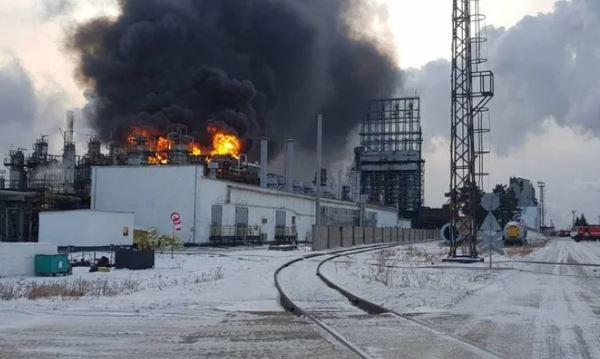 Hỏa hoạn tại cơ sở hóa dầu ở Nga khiến ít nhất 2 người thiệt mạng ảnh 1