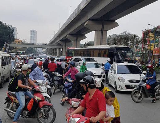 Hà Nội: Tài xế đánh võng ôtô trên đường hành hung công an phường ảnh 1