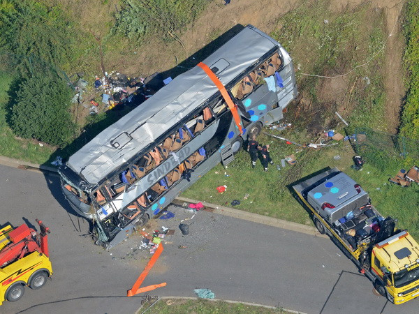 Lật xe khách ở Thổ Nhĩ Kỳ, tàu điện ngầm trật ray ở Philippines ảnh 1