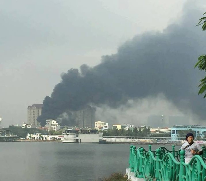 Hà Nội: Cháy tại trường cấp 2 Nhật Tân, khói đen bốc cao hàng chục mét ảnh 1