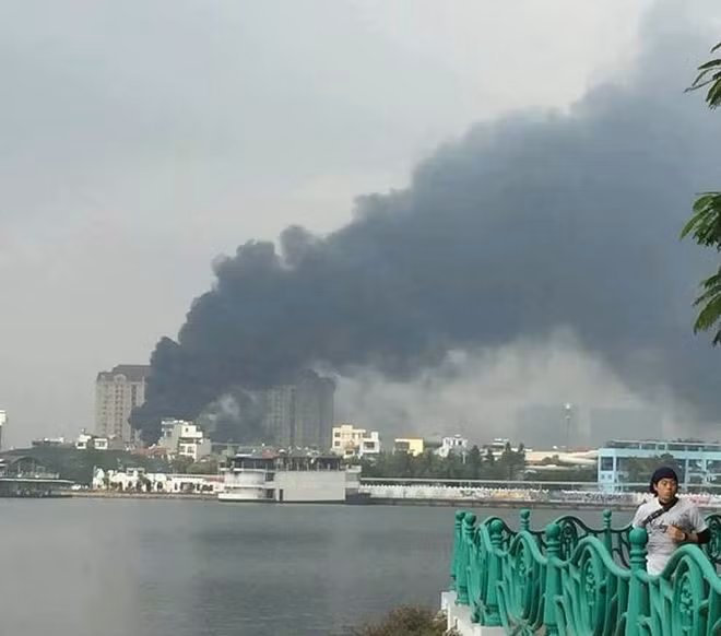 Hà Nội: Cháy tại trường cấp 2 Nhật Tân, khói đen bốc cao hàng chục mét ảnh 1