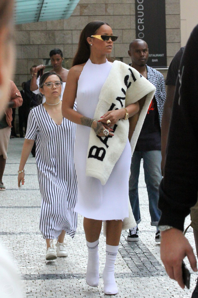 “Bắt bệnh” cơn sốt streetstyle của thương hiệu Vetements và Balenciaga ảnh 6