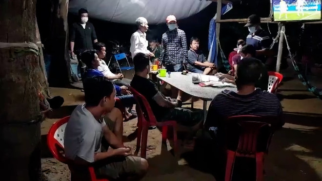 An Giang khởi tố 4 đối tượng đánh bạc theo hình thức cá độ bóng đá ảnh 1