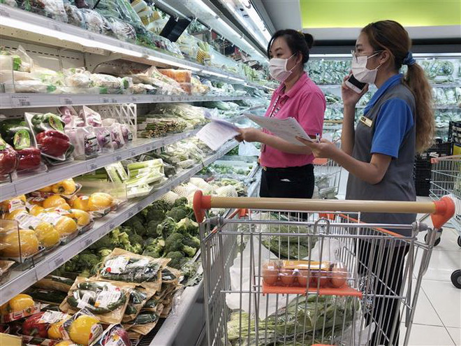 Người dân Thành phố Hồ Chí Minh ưu tiên mua hàng bình ổn giá ảnh 3