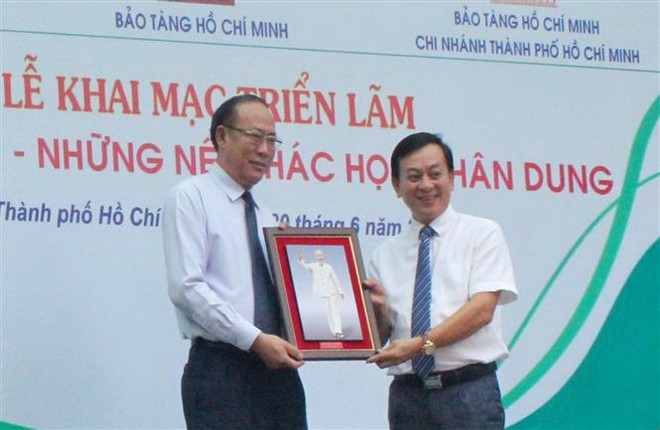 Trưng bày hơn 200 hình ảnh, tư liệu về Chủ tịch Hồ Chí Minh ảnh 1