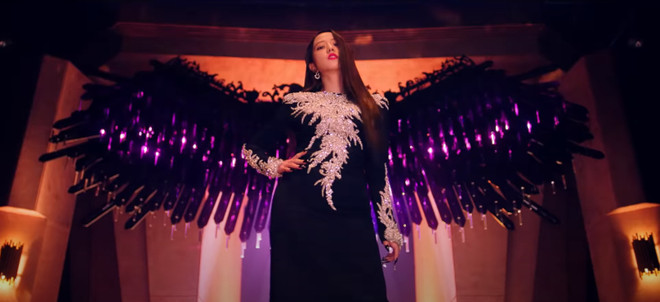 Những bộ cánh lộng lẫy được Blackpink lăngxê trong MV mới ảnh 13