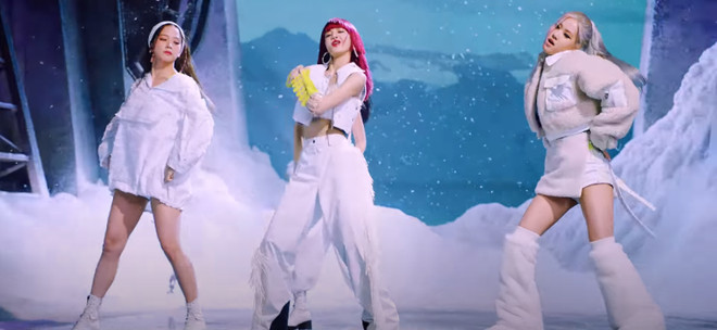 Những bộ cánh lộng lẫy được Blackpink lăngxê trong MV mới ảnh 11