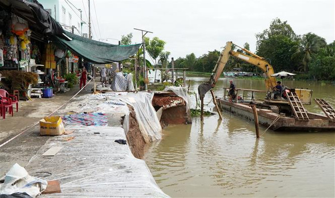 Liên tiếp xảy ra 3 vụ sạt lở bờ sông tại các địa phương của Đồng Tháp ảnh 1