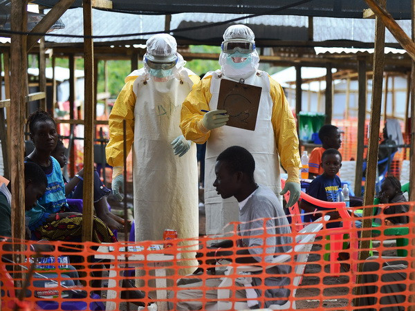 Sierra Leone bắt đầu 3 ngày giới nghiêm để ngăn virus Ebola ảnh 1