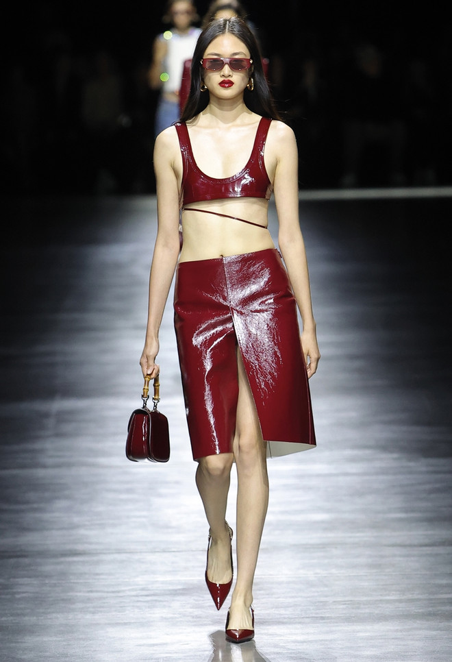 BST Gucci Ancora: Sự đổi mới theo hướng tối giản, mạnh mẽ và sắc sảo ảnh 2