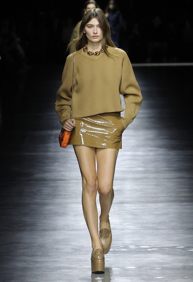 BST Gucci Ancora: Sự đổi mới theo hướng tối giản, mạnh mẽ và sắc sảo ảnh 3