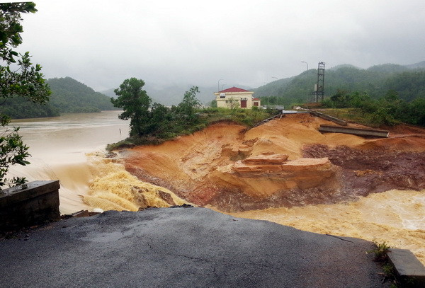 Vỡ đập thủy lợi Đầm Hà Động, di dời khẩn hơn 100 hộ dân ảnh 3