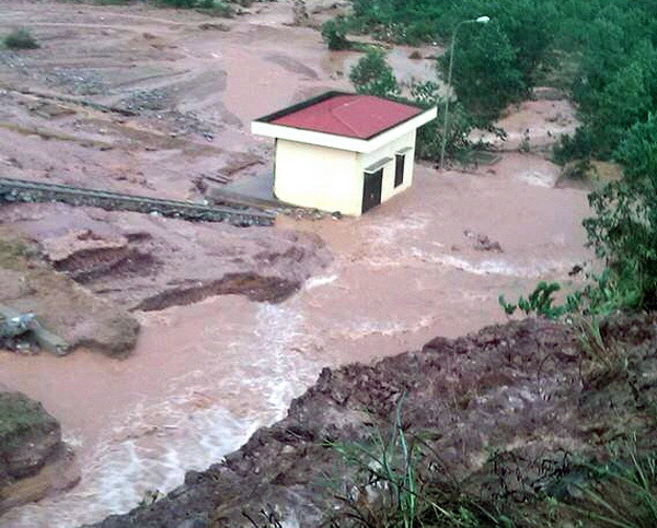 Vỡ đập thủy lợi Đầm Hà Động, di dời khẩn hơn 100 hộ dân ảnh 1