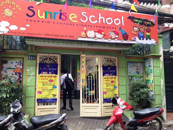 Hà Nội: Khóa cổng trường mầm non, "giam" 14 trẻ hai giờ ảnh 1