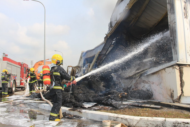 Trung Quốc hỗ trợ chữa cháy Nhà máy sản xuất xơ sợi tại Quảng Ninh ảnh 1