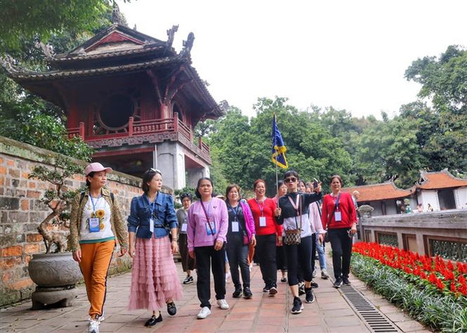 Tổng mức bán lẻ hàng hóa, doanh thu dịch vụ tiêu dùng tăng gần 14% ảnh 1