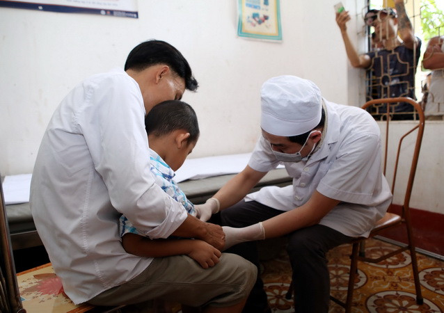 Hưng Yên truy tố y sỹ làm hơn 100 trẻ mắc bệnh sùi mào gà ảnh 1