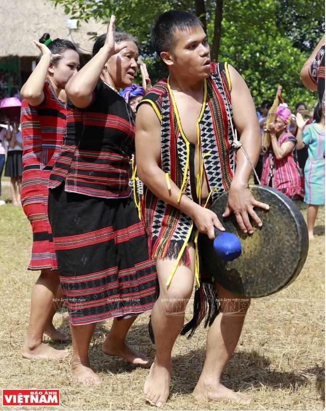 Nét văn hóa đặc sắc trong lễ mừng nhà mới của người Cơ Tu ảnh 12