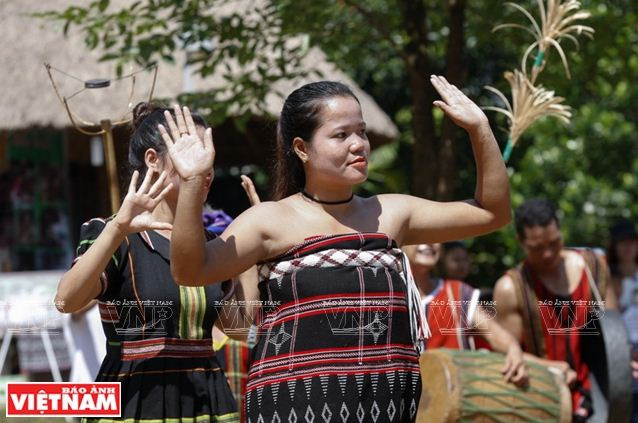 Nét văn hóa đặc sắc trong lễ mừng nhà mới của người Cơ Tu ảnh 10