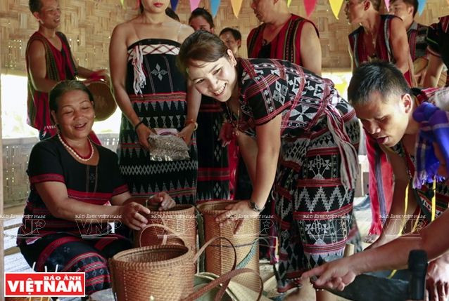 Nét văn hóa đặc sắc trong lễ mừng nhà mới của người Cơ Tu ảnh 8