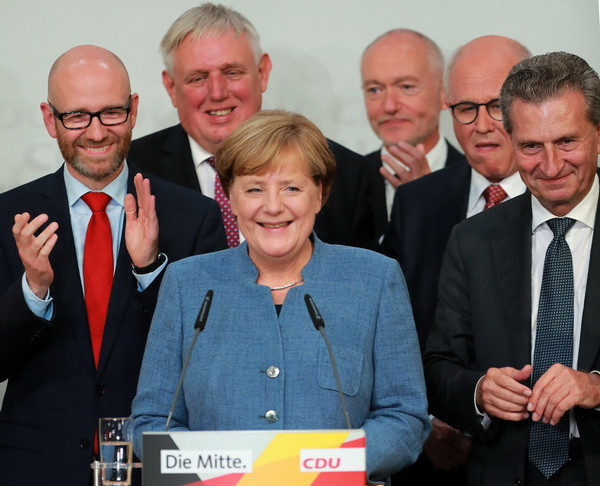 Thủ tướng Merkel hối thúc SPD tiếp tục duy trì chính phủ liên minh ảnh 1