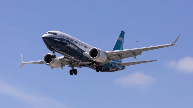(Nguồn: Reuters) Boeing tiếp tục bị hủy đơn đặt 737 MAX giữa lúc khủng hoảng kéo dài ảnh 1