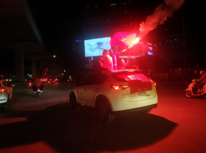 Hà Nội: Bắt giữ 7 đối tượng đốt pháo sáng trong đêm ảnh 1