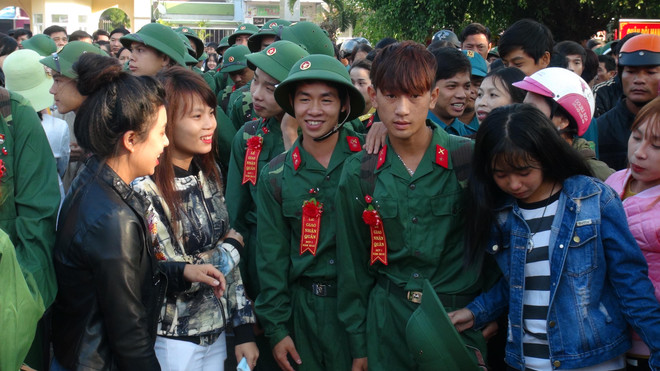 [Video] Hơn 20 tỉnh và thành phố tổ chức lễ giao quân 2016 ảnh 1