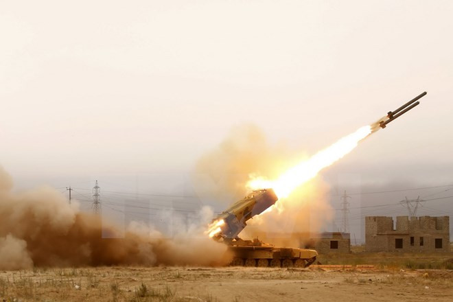 Quân đội Israel không kích Dải Gaza, Palestine đánh bom trả đũa ảnh 1