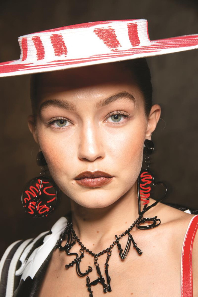 Dù kiểu trang điểm nào lên ngôi, hàng mày trau chuốt vẫn là chân lý ảnh 3