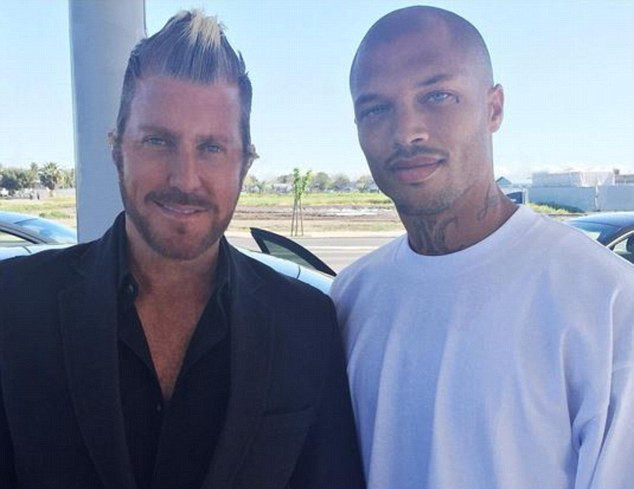 "Tội phạm đẹp trai thế giới" ra tù, theo đuổi nghiệp người mẫu ảnh 1