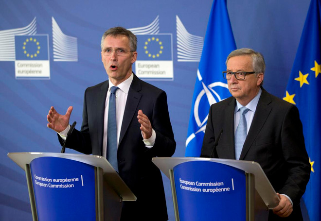 EU, NATO tăng cường hợp tác ứng phó khủng hoảng di cư ảnh 1