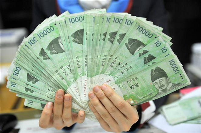 Đồng won của Hàn Quốc. (Ảnh: AFP/TTXVN) Hàn Quốc: BoK tăng lãi suất cơ bản để kiềm chế áp lực lạm phát ảnh 1