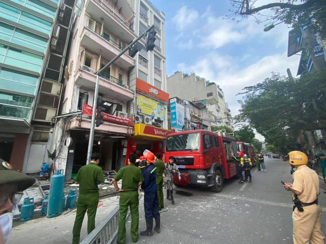 Hiện trường vụ việc. (Ảnh: Sơn Bách/Vietnam+) Hà Nội: Nổ bình gas tại Cửa Nam, nhiều người nhập viện ảnh 6