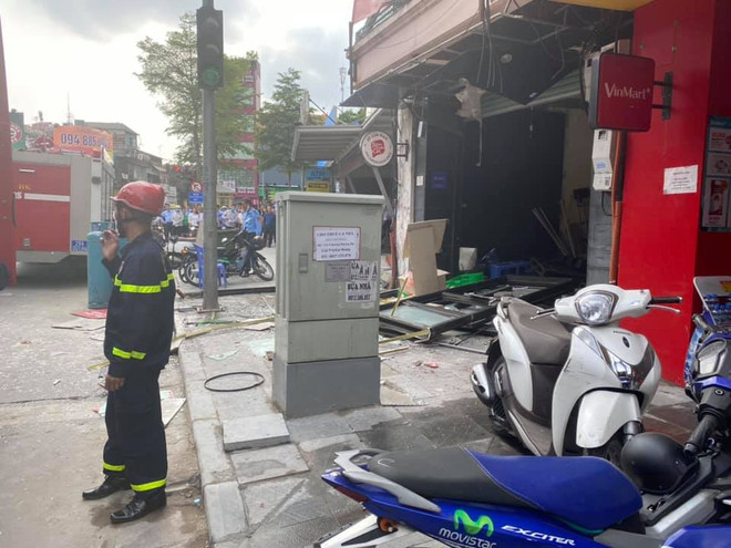 Địa điểm xảy ra được xác định tại quán Gà rán số 32 Cửa Nam. (Ảnh: PV/Vietnam+) Hà Nội: Nổ bình gas tại Cửa Nam, nhiều người nhập viện ảnh 4