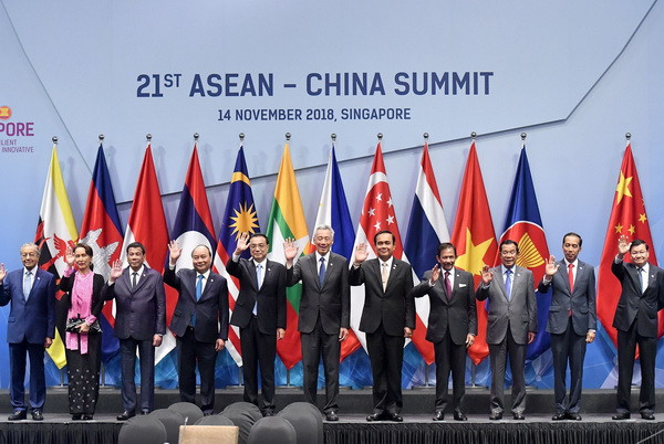 Trung Quốc-ASEAN cam kết thúc đẩy đàm phán để tránh đụng độ Biển Đông ảnh 1