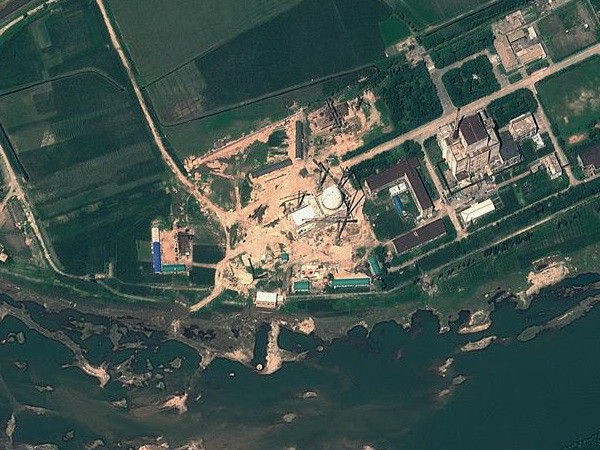 Tổng thống Mỹ chỉ trích tin không đúng về căn cứ tên lửa Triều Tiên ảnh 1