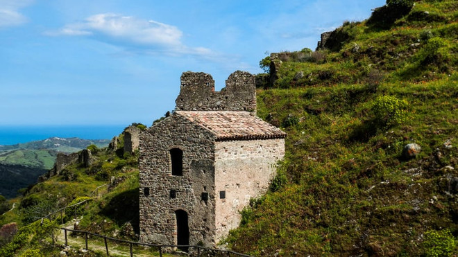 Italy: Những ngôi làng trả 33.000 USD cho ai muốn chuyển đến sống ảnh 2