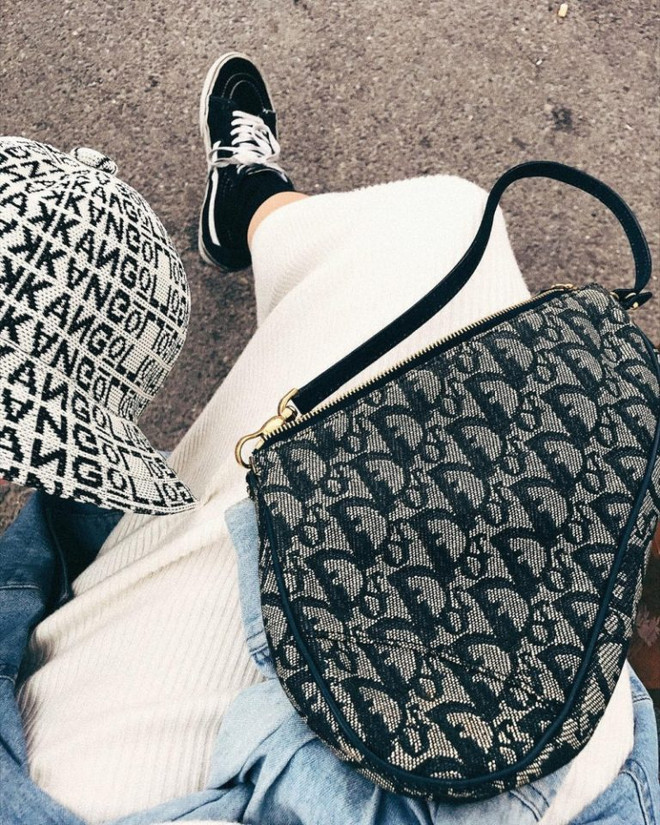 Chiếc túi Saddle hình yên ngựa, “hot hit” một thời của Dior trở lại ảnh 11