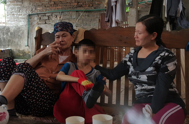 Kỳ lạ chuyện người 11 năm nuôi con thay cho chủ cũ ảnh 1