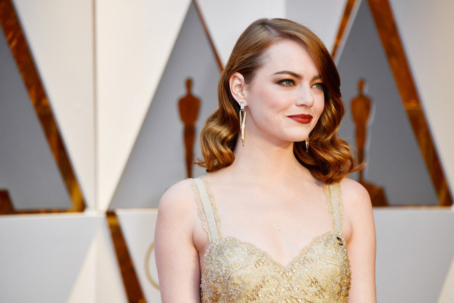 Emma Stone - mỹ nhân trang điểm nổi bật nhất thảm đỏ Oscar ảnh 1