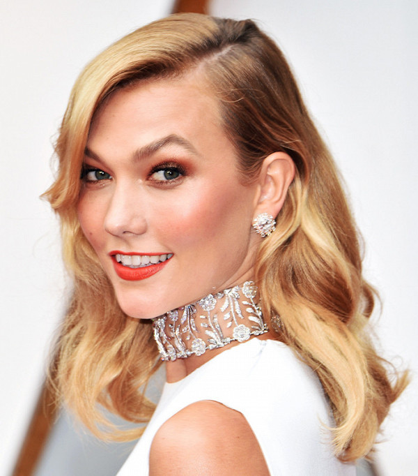 Emma Stone - mỹ nhân trang điểm nổi bật nhất thảm đỏ Oscar ảnh 5