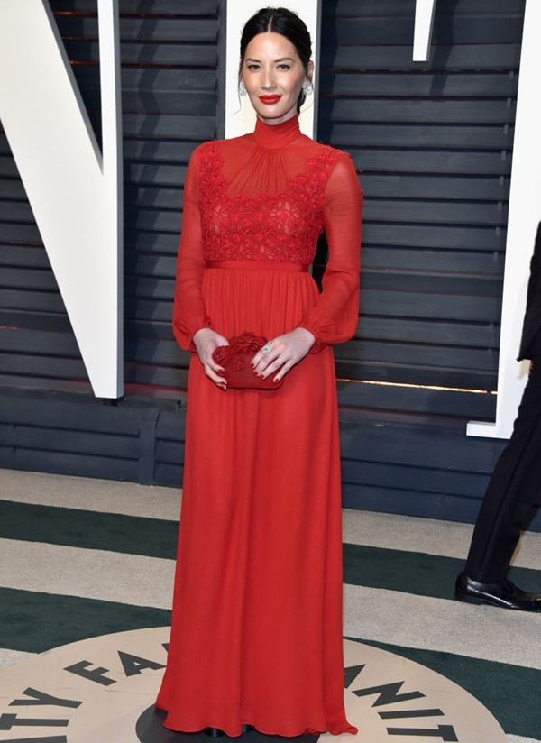Các mỹ nhân diện trang phục dự tiệc hậu Oscar "lấn lướt" thảm đỏ? ảnh 21