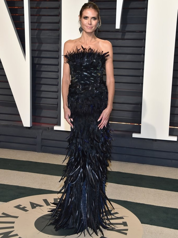 Các mỹ nhân diện trang phục dự tiệc hậu Oscar "lấn lướt" thảm đỏ? ảnh 23