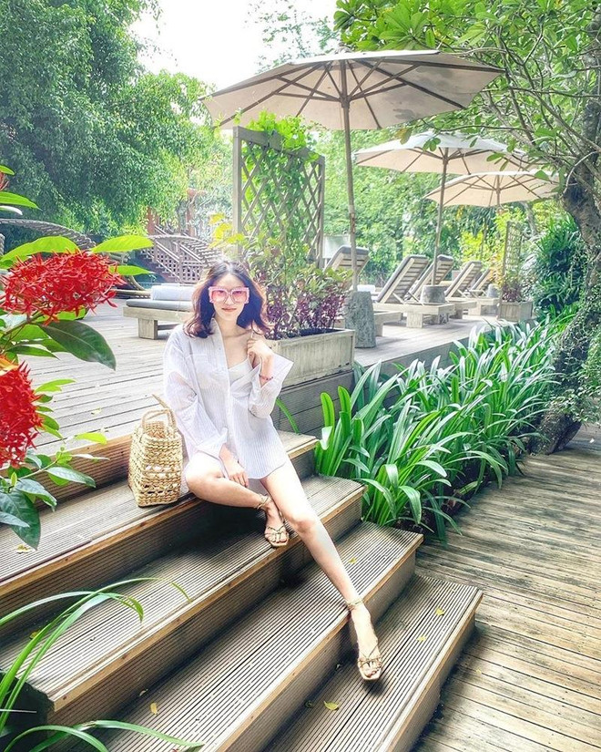 Crop top, quần ống lửng thống trị street style của dàn sao Việt ảnh 16